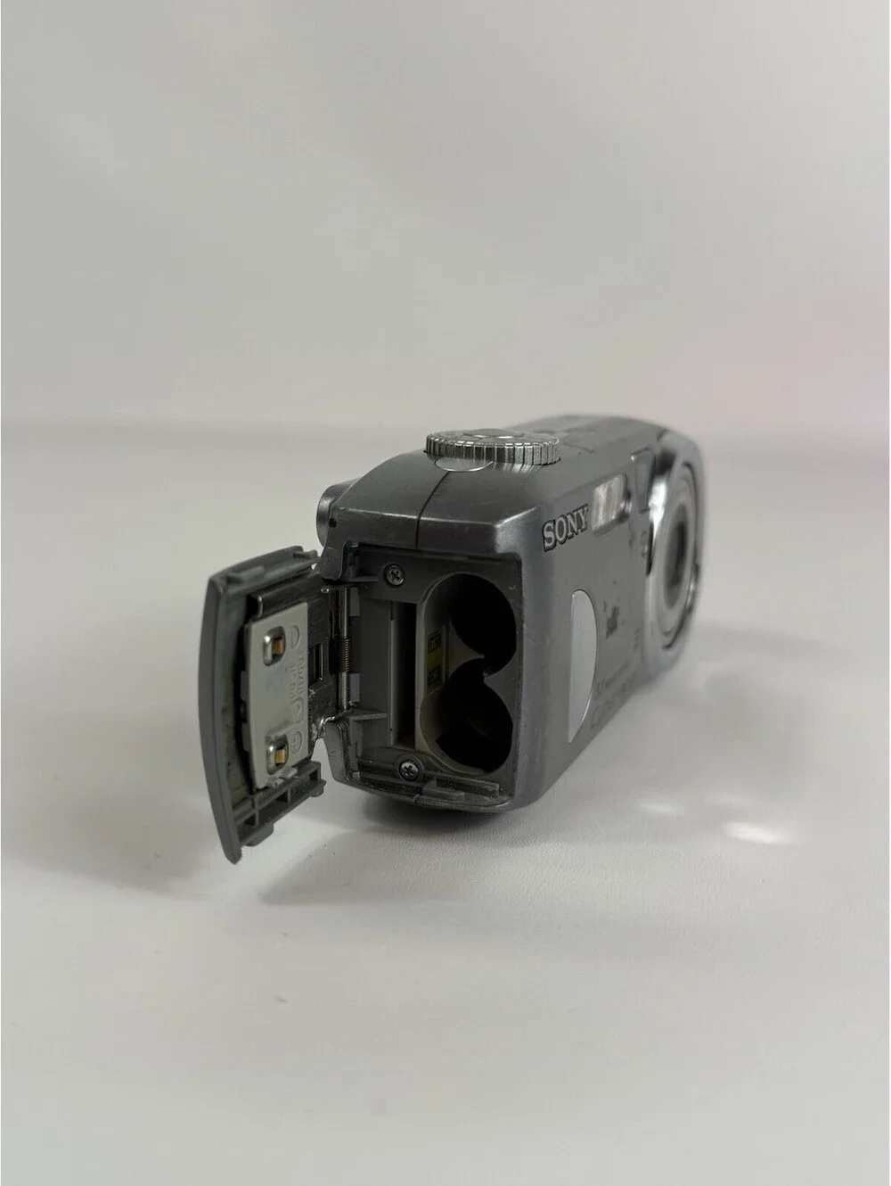 Sony Cyber-shot DSC-P93A 5.1MP Digital Camera Smart Zoom Silver Vintage
